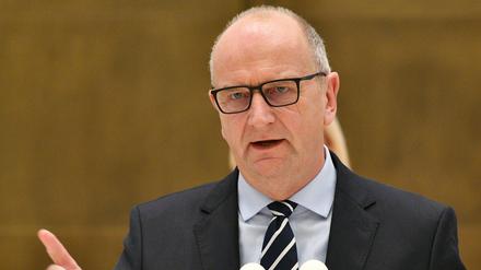 Ministerpräsident Dietmar Woidke (SPD) während der Sondersitzung des Brandenburger Landtages.