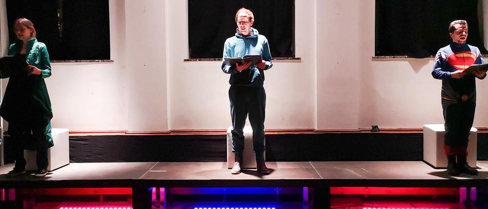 "Homo Deus" vom Potsdamer Poetenpack in der Zimmerbühne, Regie Kai O. Schubert.