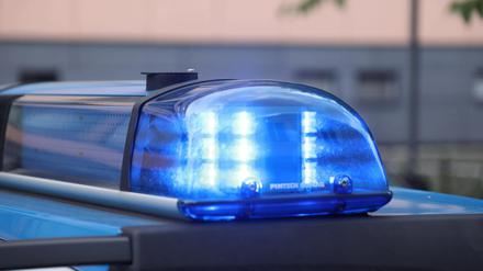 Die Polizei griff im Industriegebiet drei Verdächtige auf (Symbolbild).