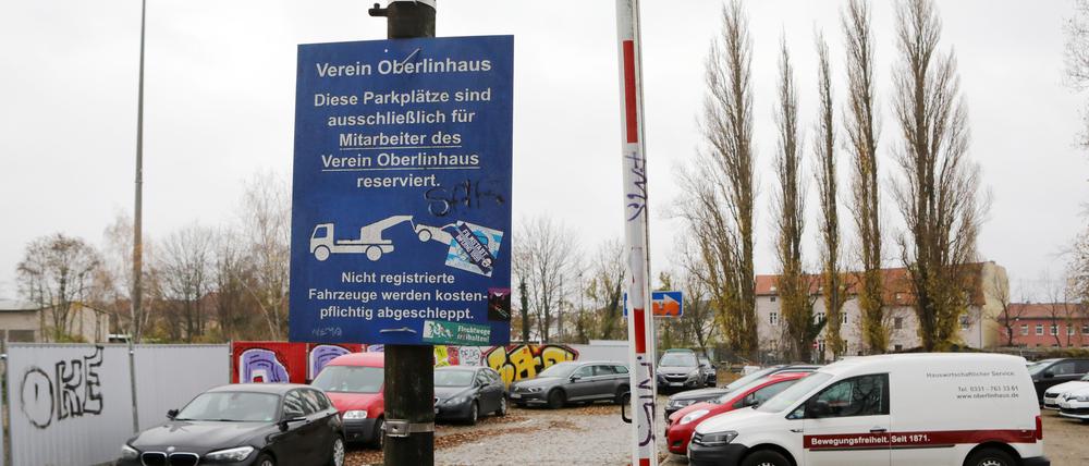 Auf dem Mitarbeiterparkplatz wurde die mutmaßliche Tatwaffe gefunden.