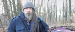 Der 66-jährige Engländer Robert lebt im Wald gegenüber des Lidl-Markts in Bornim. In eine Unterkunft zu gehen lehnt er ab.