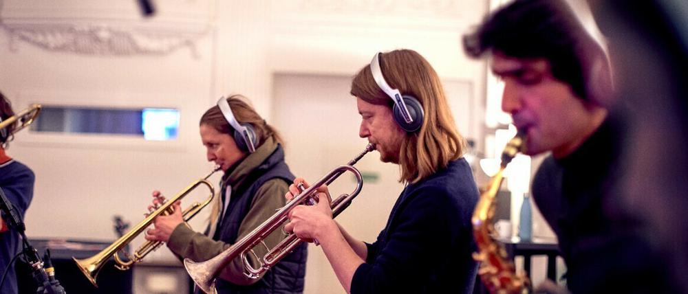Das Kama Orchestra während der Vorbereitungen.