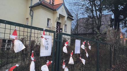 Wiebke Dürholt bescherte Potsdamerinnen und Potsdamer zum Nikolaustag mit kleinen Geschenken am Gartenzaun. 