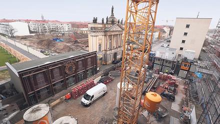 Lückenschluss. Zwischen Turm und Rechenzentrum soll gebaut werden.