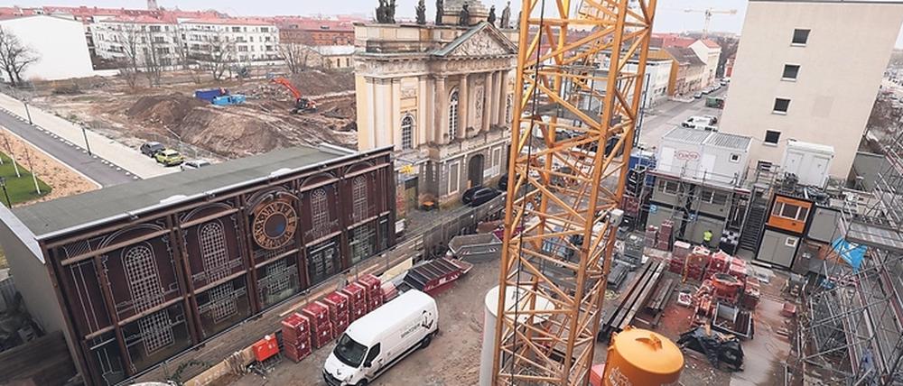 Lückenschluss. Zwischen Turm und Rechenzentrum soll gebaut werden.
