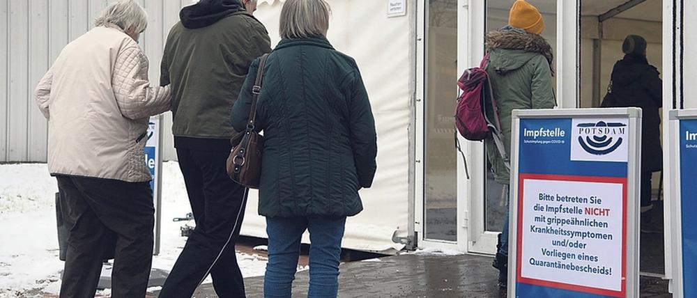 Der Bedarf ist da. Die neue Impfstelle in der Metropolishalle am Filmpark Babelsberg ist eröffnet worden. Sie ist auch fürs Umland angedacht.