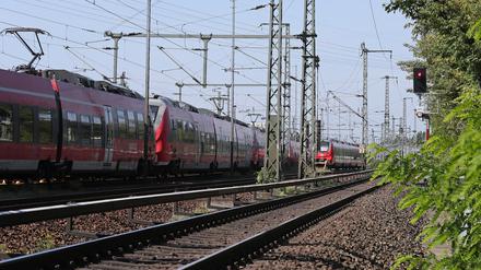 Wegen Bauarbeiten an der Hochstraßenbrücke kommt es zu Einschränkungen im Bahnverkehr.
