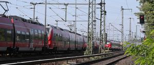 Wegen Bauarbeiten an der Hochstraßenbrücke kommt es zu Einschränkungen im Bahnverkehr.