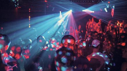 Partys mit Tanz sind in Brandenburg zunächst verboten, Clubs und Diskos müssen schließen. 