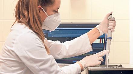 Das Gerät, das die angereicherte Virus-RNA analysiert, ist nur so groß wie ein Drucker. 