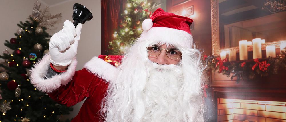 Hat seit Corona sein Geschäft auch ins Digitale übertragen: Der Bornstedter Weihnachtsmann Nadim Jovicic. 