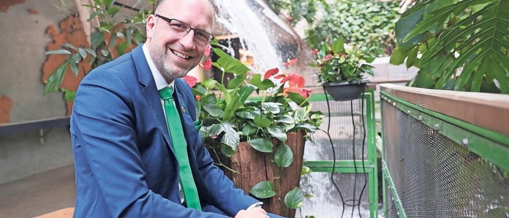 Sebastian Leifgen hat in der Biosphäre jetzt das Steuer in die Hand genommen. Zuvor hat der neue Tropenhallen-Chef bereits mehrere Hotels geleitet, zuletzt die Sanierungs- und Umbauarbeiten für ein Hotel am Timmendorfer Strand verantwortet.