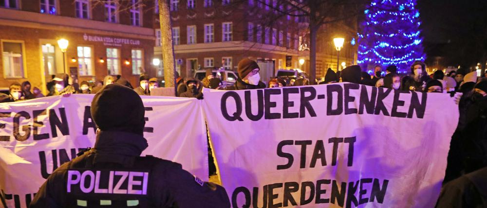 Schon in der Vorwoche gab es Kundgebungen gegen die Impfgegner-Proteste - hier am Bassinplatz.