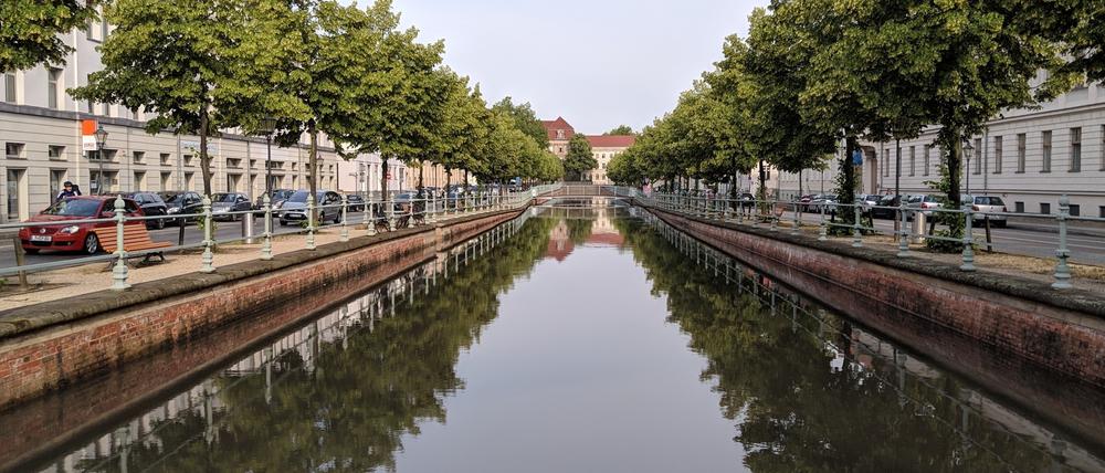Bei Starkregen kann der Potsdamer Stadtkanal Wasser aufnehmen - wie hier 2019. 