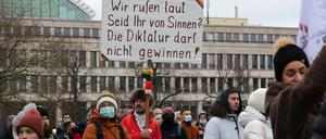 Impfpflichtgegner demonstrierten am Samstag am Platz der Einheit. 