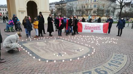 Die Kerzenaktion am Brandenburger Tor war laut SPD bewusst nicht als große Versammlung geplant.