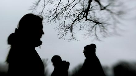 Die Zahl der Menschen, die sich durch negative Gefühle belastet fühlen, ist stark gestiegen.