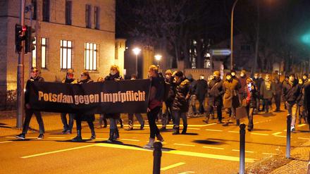Auch an diesem Montag wird in Potsdam wieder gegen die Impfpflicht demonstriert.