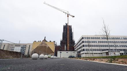 Eine Machbarkeitsstudie soll nun klären, wie das geplante "Haus der Demokratie" zwischen Rechenzentrum und dem Turm der Garnisonkirche aussehen könnte.