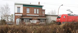 Das Gelände mit altem Bahnhof wird zur Zeit durch ein Entsorgungs- und Containerunternehmen genutzt.