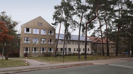 Die Seitenflügel der Grundschule in der Friedrich-Wolf-Straße erfüllen nicht mehr die heutigen Ansprüche. 