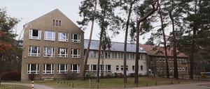 Die Seitenflügel der Grundschule in der Friedrich-Wolf-Straße erfüllen nicht mehr die heutigen Ansprüche. 
