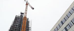 Der Turm der Garnisonkirche wird an der Breiten Straße errichtet