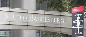 Das Einfahrtstor zum Studiogelände in Babelsberg.