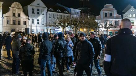 In Cottbus versammelten sich rund 800 Menschen auf dem Altmarkt.