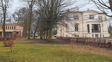 Auf dem Gelände der Villa Francke (rechts) soll neben der ehemaligen Remise (links) ein Kunstmuseum errichtet werden.