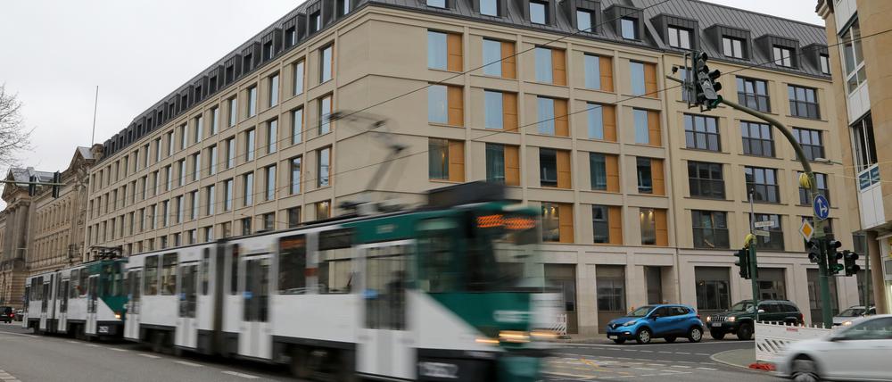 Auf Immobilienportalen werden seit geraumer Zeit rundum möblierte Wohnungen in Potsdams Zentrum angepriesen.