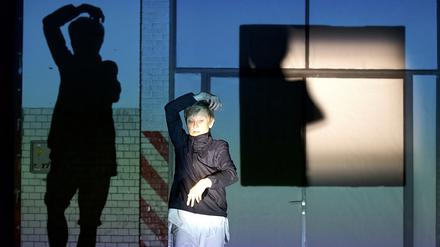 Riki von Falken in ihrer Choreografie "Die Architektur der Linie", mit der sie 2022 bei Made in Potsdam gastiert.