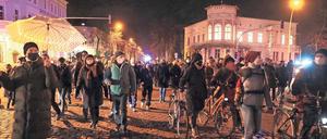 Die regulär angemeldete Demonstration der Gegner einer Impfpflicht führte am Montagabend auch am Jägertor vorbei. 