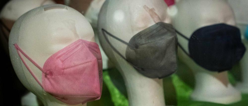 Beim Einkaufen fällt 2G weg, dafür müssen FFP2-Masken getragen werden.