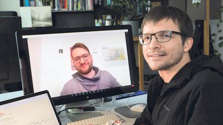 Marian Dörk (r.) hat regelmäßig Kontakt mit seinem Doktoranden Tobias Kauer, der derzeit in Edinburgh promoviert.