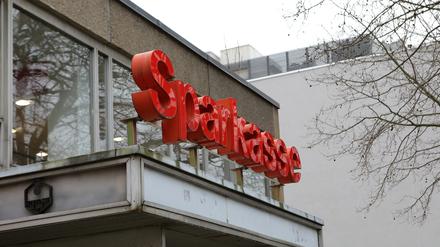 Schriftzug der Sparkasse Am Kanal in Potsdam.