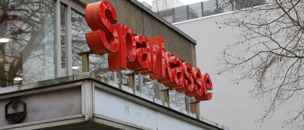 Schriftzug der Sparkasse Am Kanal in Potsdam.