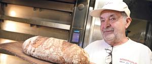 Bäckermeister Rolf-Michael Schmidtke hat den Betrieb vor zwei Jahren an den Sohn weitergegeben. 