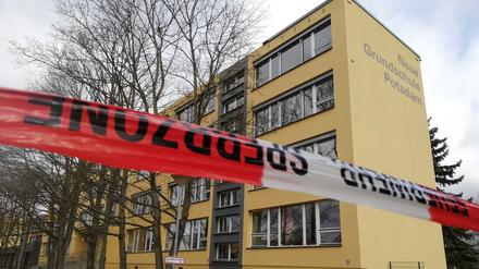Abgesperrt. Die Neue Grundschule Potsdam.