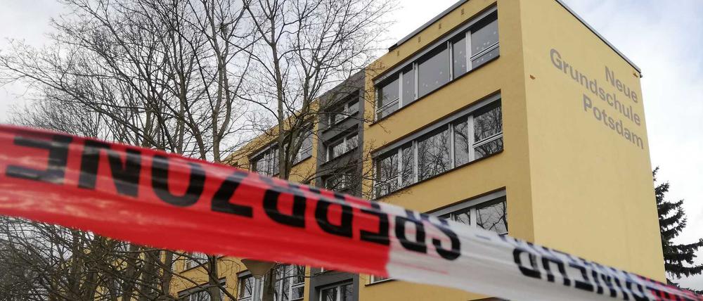 Abgesperrt. Die Neue Grundschule Potsdam.