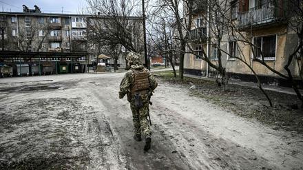 Ein ukrainischer Soldat in der Stadt Schtschastja im Osten des Landes.