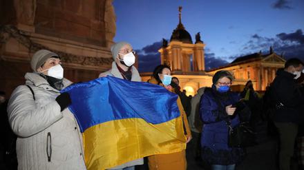 Bei einer Friedenskundgebung zeigten sich am Donnerstag viele Menschen in Potsdam solidarisch mit der Ukraine.