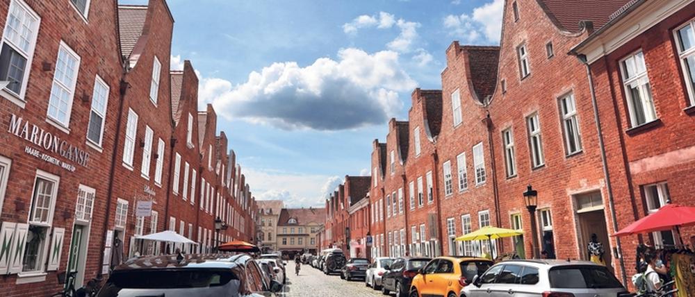 Noch prägen parkende Autos das Bild in der Mittelstraße. Das soll anders werden. 
