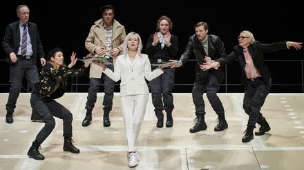 "Die Lage" von Thomas Melle in der Potsdamer Regie von Elina Finkel und Anja Kożik.