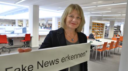 Bibliotheksleiterin Marion Mattekat.