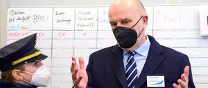 Ministerpräsident Dietmar Woidke (SPD) besuchte die Zentralen Bearbeitungsstraße der Bundespolizei in Frankfurt (Oder). 