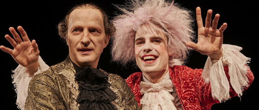 Andreas Spaniol (l.) und Paul Sies verkörpern in „Amadeus“ die Komponisten Antonio Salieri und Wolfgang Amadeus Mozart. 