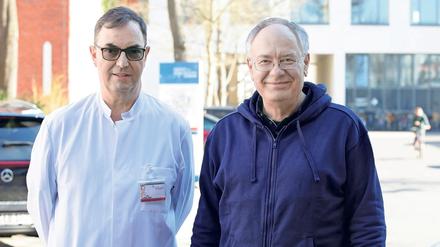 Kinderarzt Thomas Erler (l.) hilft gemeinsam mit seinem Kiewer Medizinerkollegen Sergeij Gichka, wo er kann.