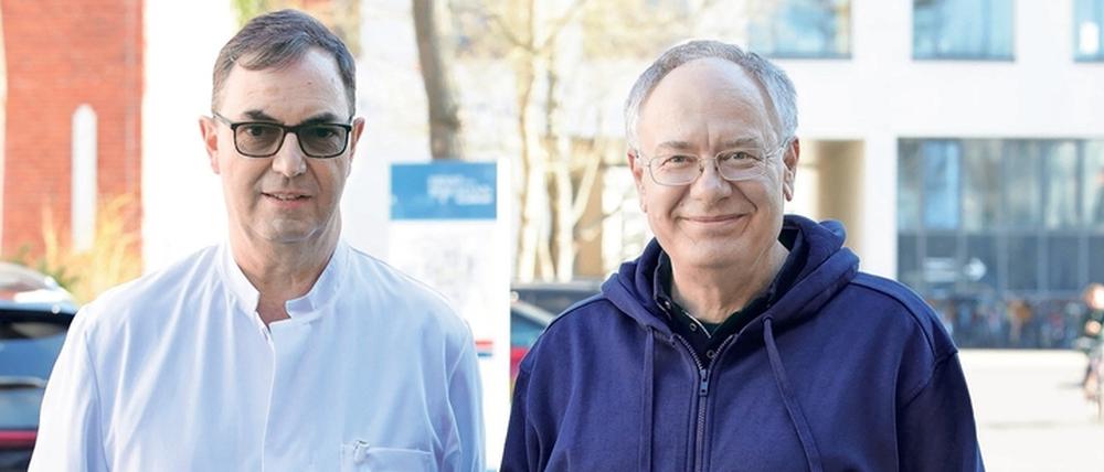 Kinderarzt Thomas Erler (l.) hilft gemeinsam mit seinem Kiewer Medizinerkollegen Sergeij Gichka, wo er kann.