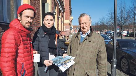 Volker von Wangenheim (r.) mit betroffenen Nachbarn wie Patrick Berger vom Buena Vida Coffee Club und Kathleen Meisterfeld.